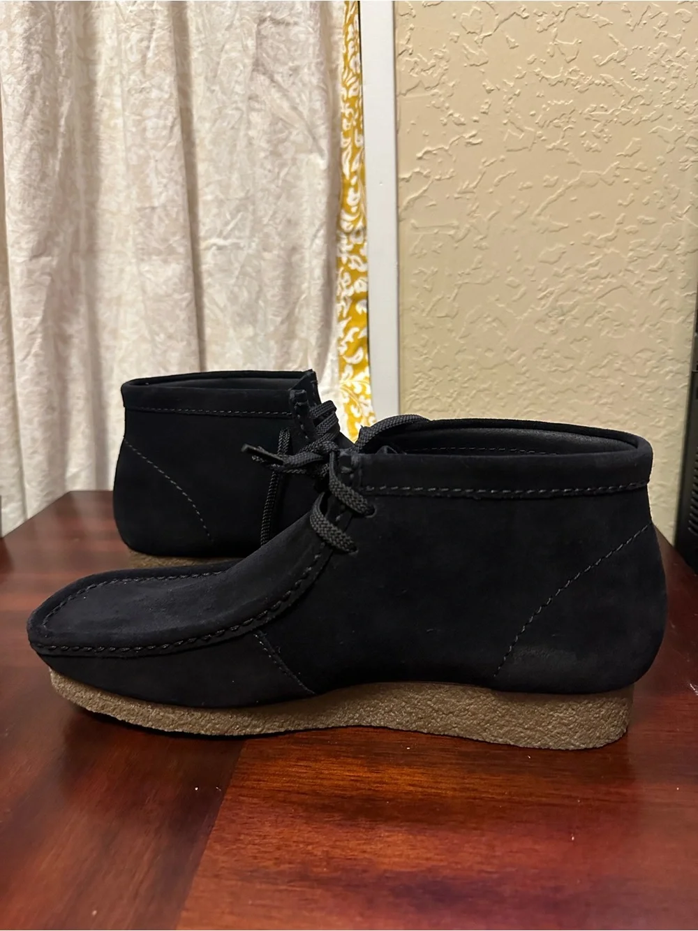 Clarks Shacre Chukka Boots Men's 10W Black Suede Gum Sole Square Toe Comfort